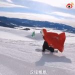 汉服小姐姐滑雪,小姐姐滑雪的古典美韵