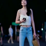 小姐姐提包图片,小姐姐的精美提包赏析